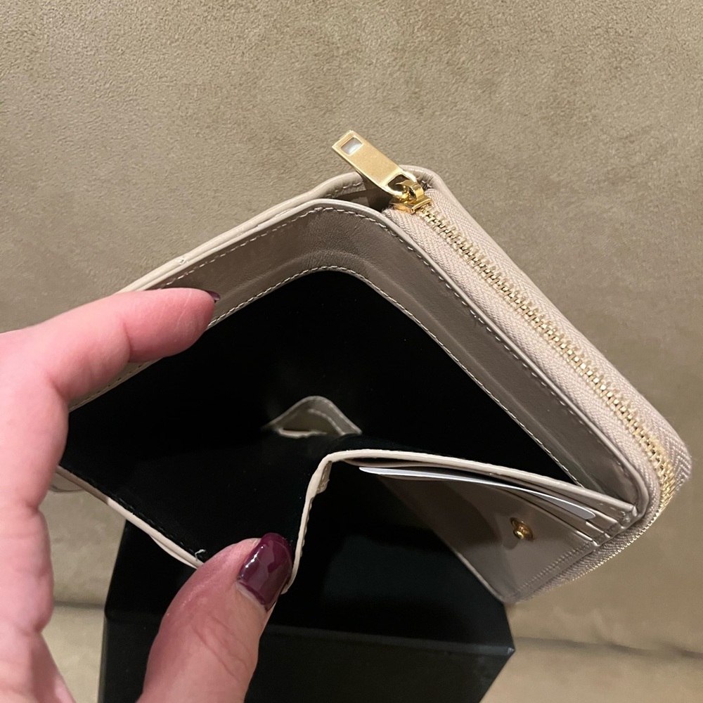 Saint Laurent  Joan bifold Beige Chevron Wallet, authentic - Picture 6 of 12